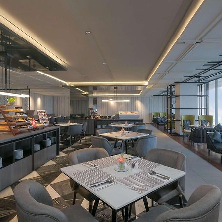 Movenpick Surabaya City Esterno foto