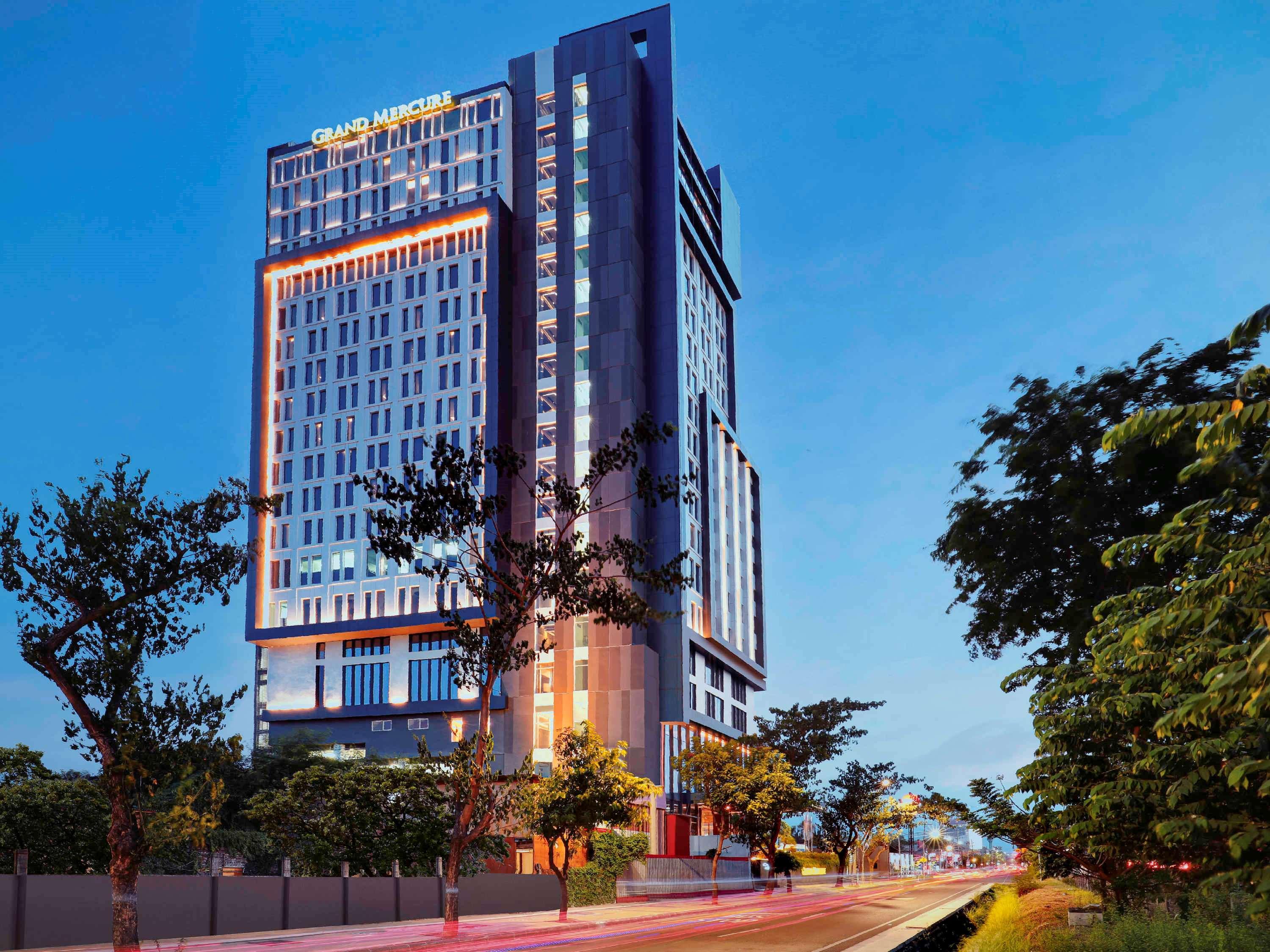 Movenpick Surabaya City Esterno foto