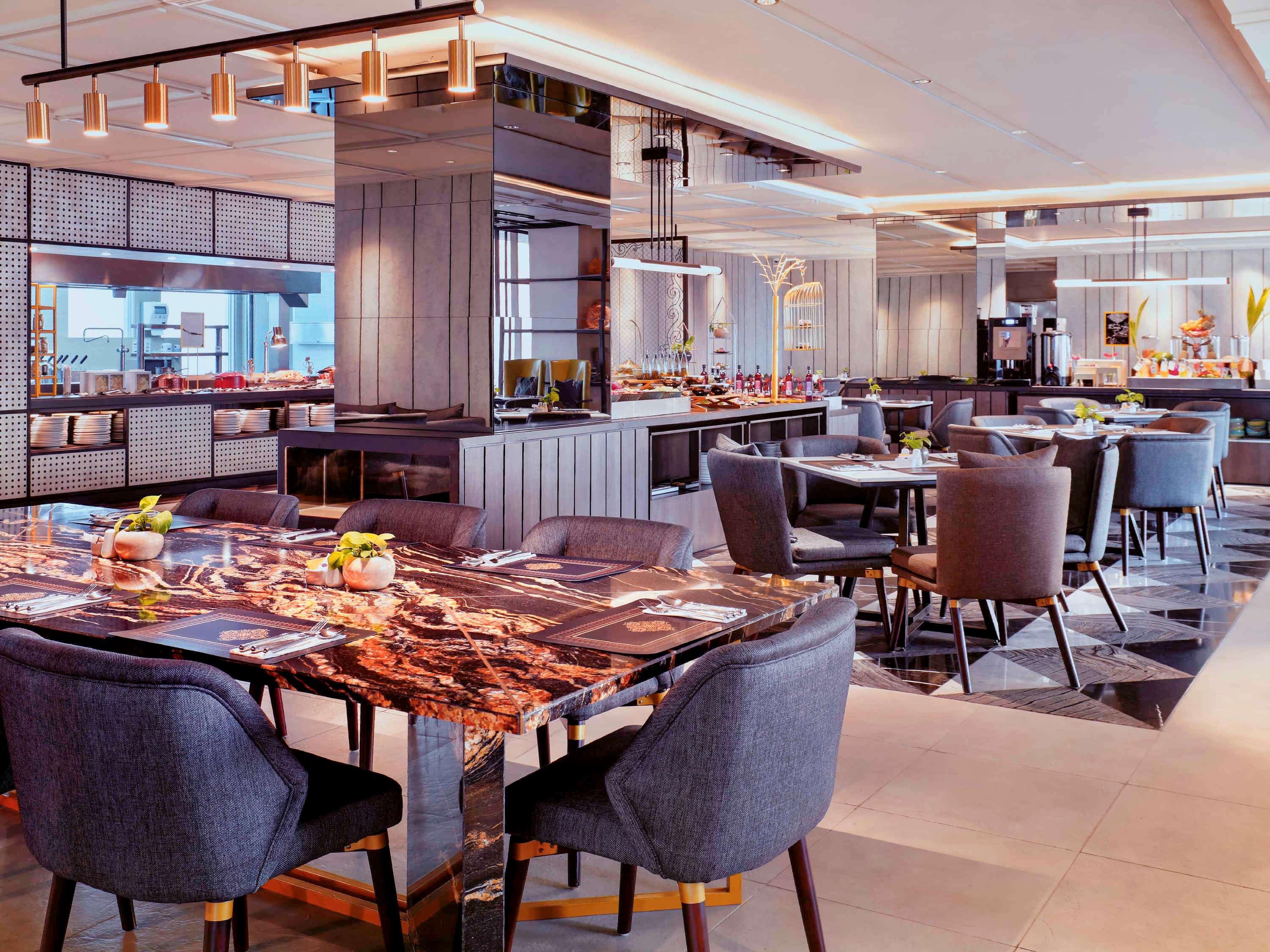 Movenpick Surabaya City Esterno foto