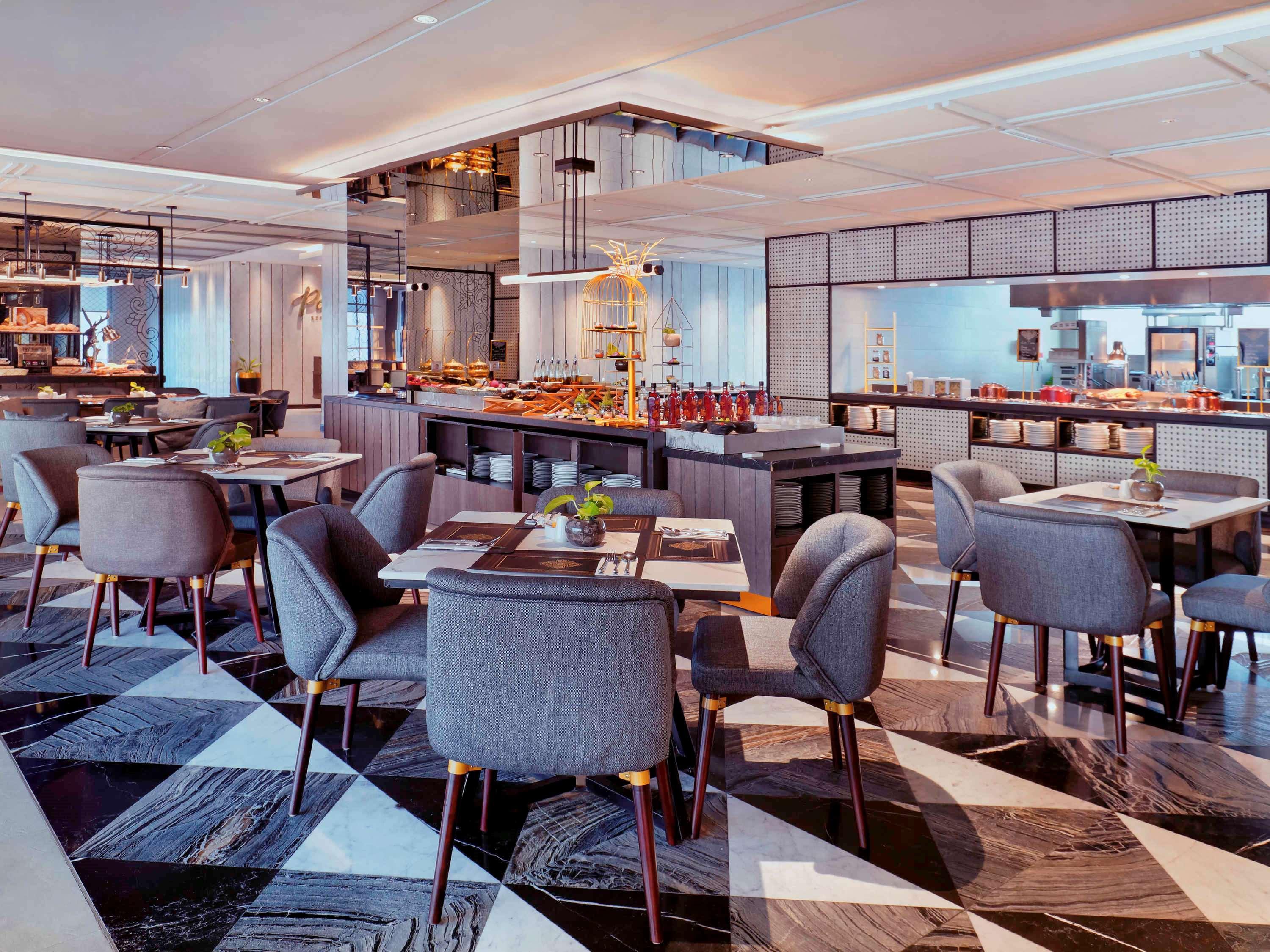 Movenpick Surabaya City Esterno foto