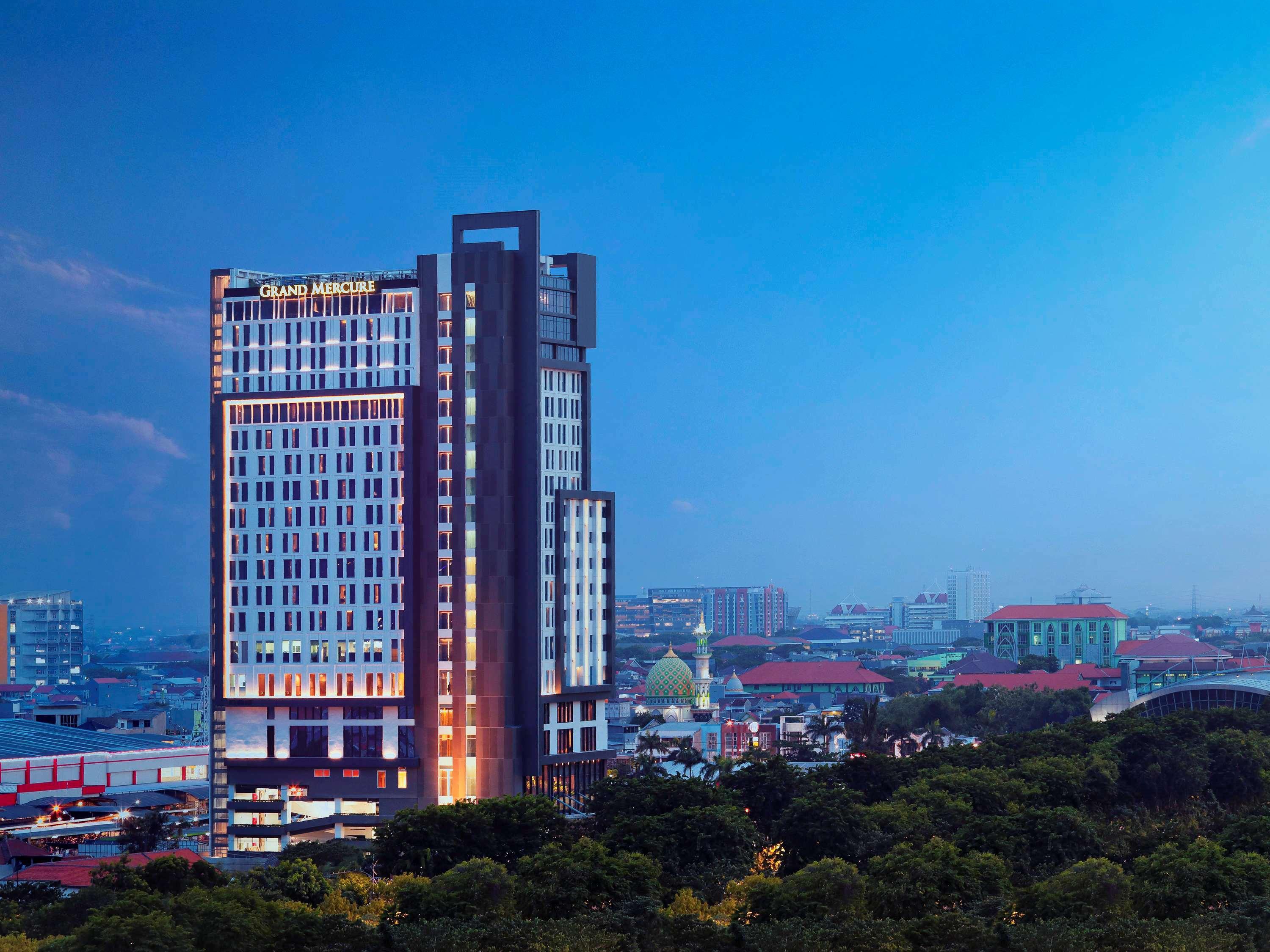 Movenpick Surabaya City Esterno foto