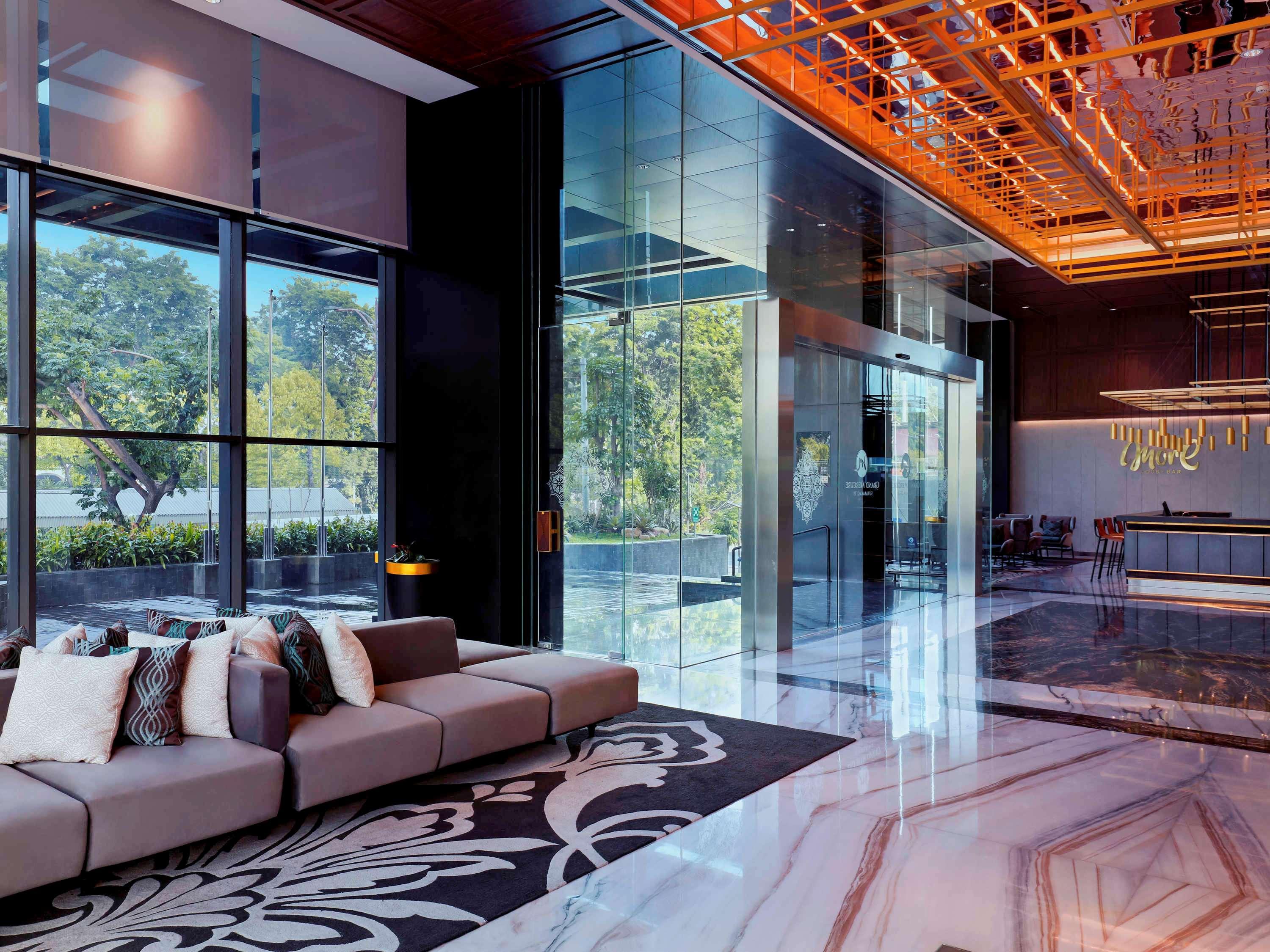 Movenpick Surabaya City Esterno foto