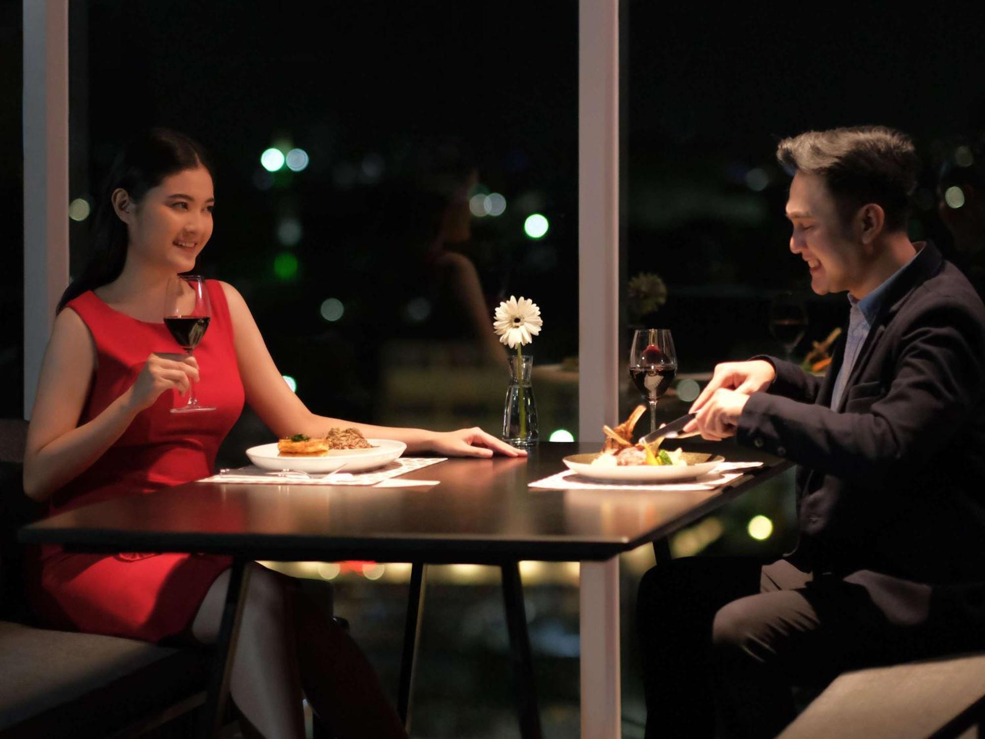 Movenpick Surabaya City Esterno foto