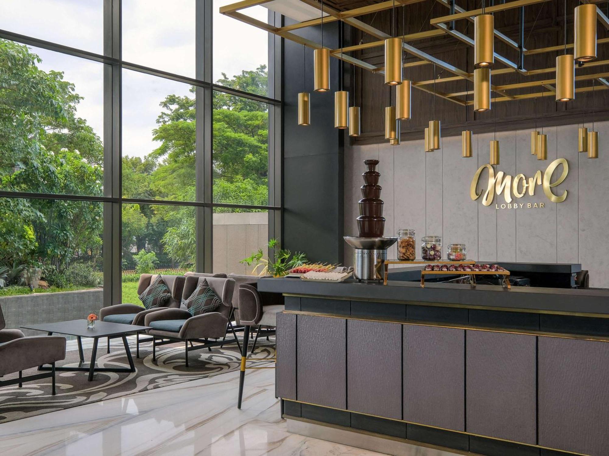 Movenpick Surabaya City Esterno foto