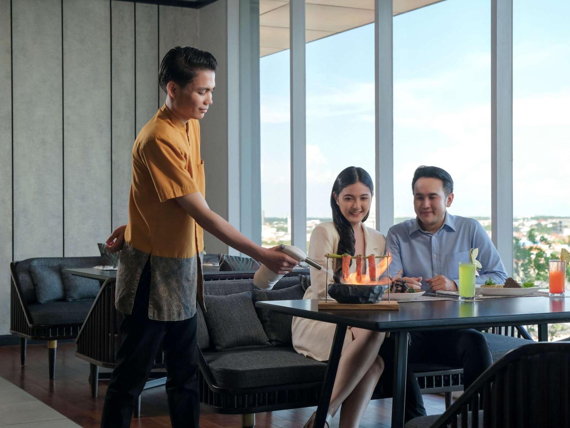 Movenpick Surabaya City Esterno foto