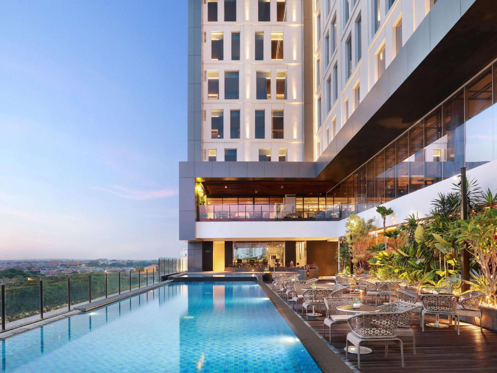 Movenpick Surabaya City Esterno foto