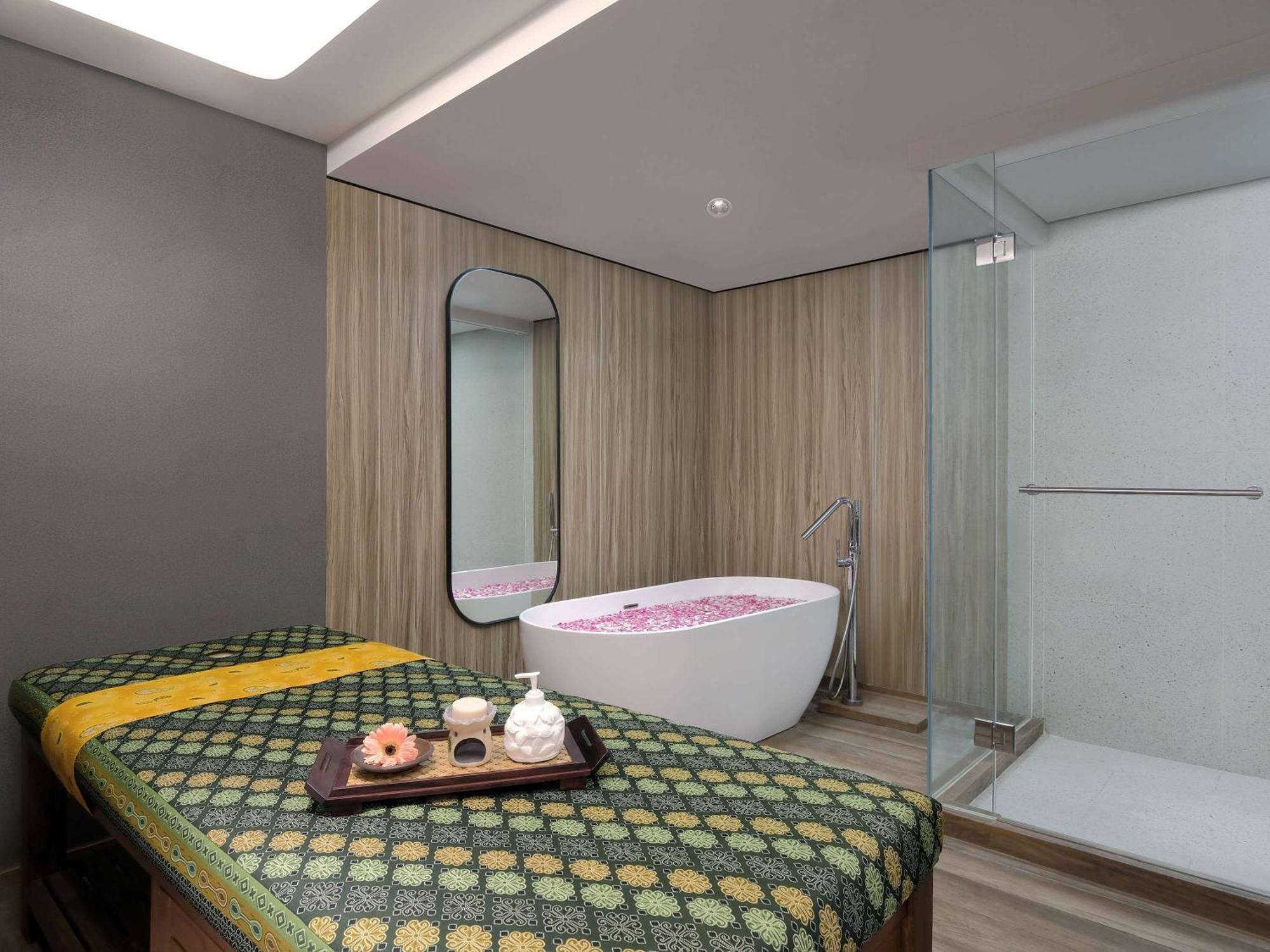 Movenpick Surabaya City Esterno foto