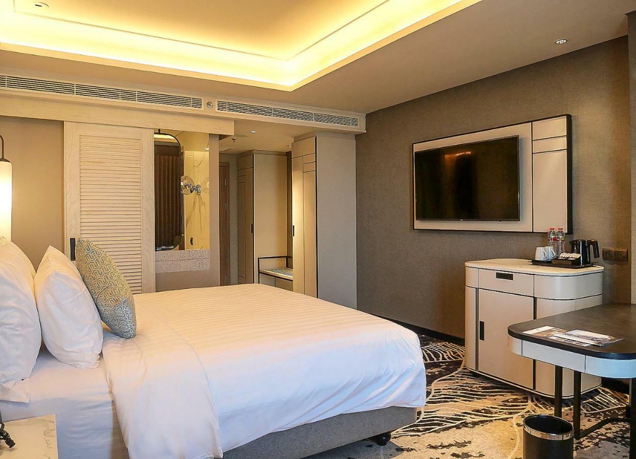 Movenpick Surabaya City Esterno foto