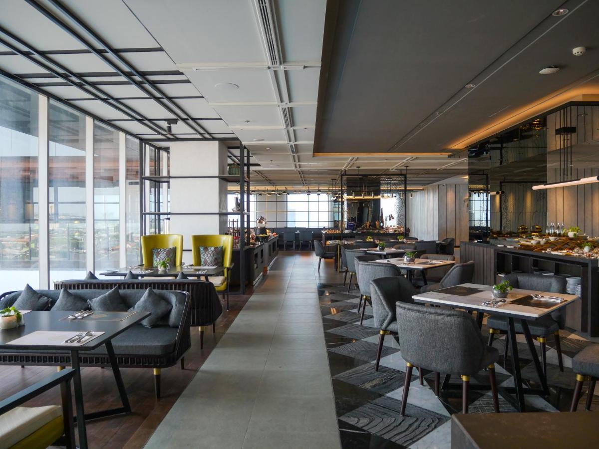Movenpick Surabaya City Esterno foto