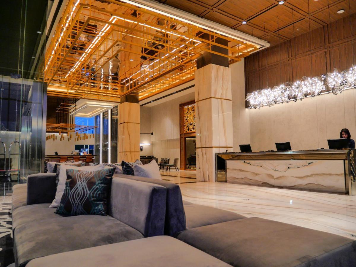 Movenpick Surabaya City Esterno foto