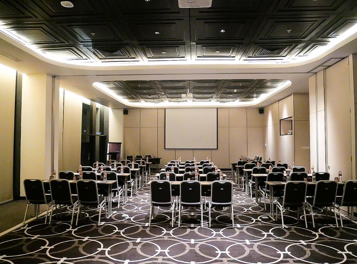 Movenpick Surabaya City Esterno foto
