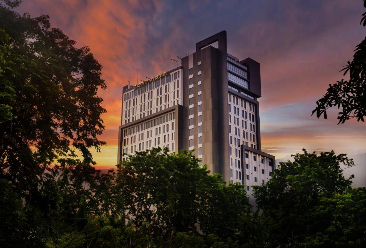 Movenpick Surabaya City Esterno foto
